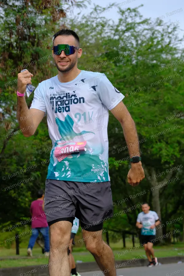 Ropa, camiseta y personas