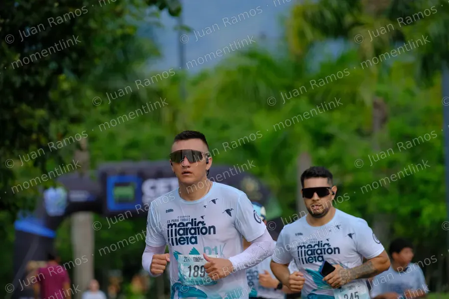 Ropa, camiseta y gafas de sol