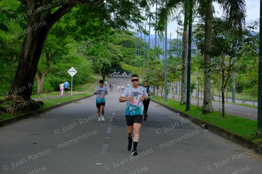 Personas, carrera y ropa