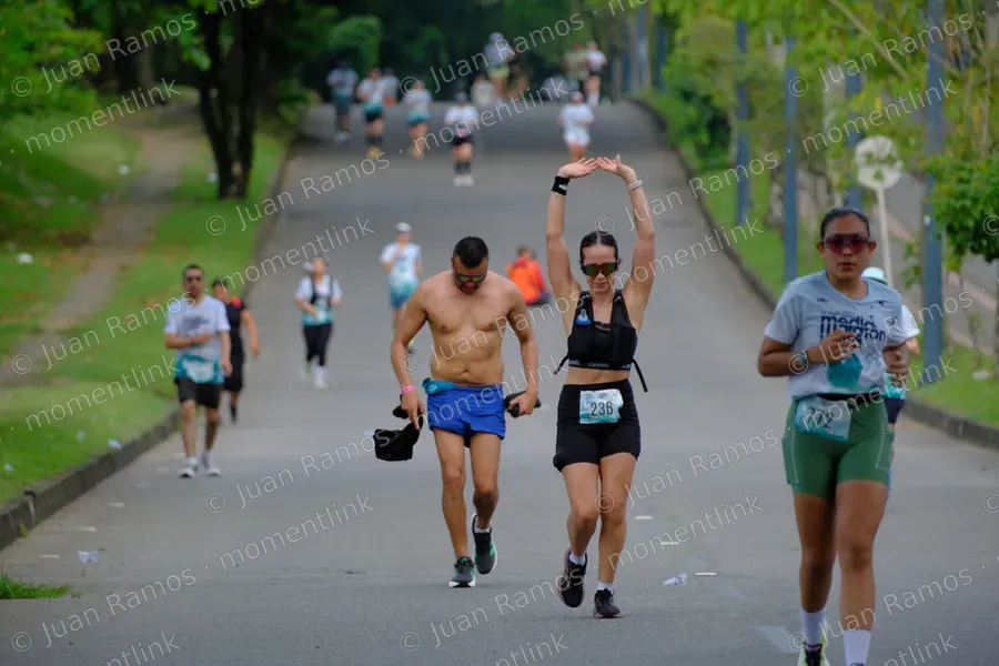 Personas, carrera y ropa
