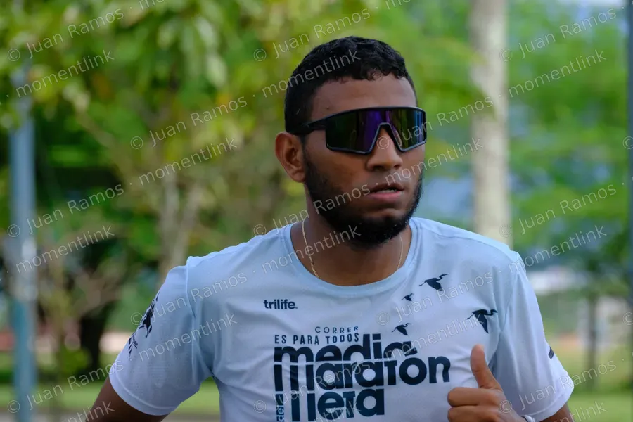 Ropa, camiseta y gafas de sol