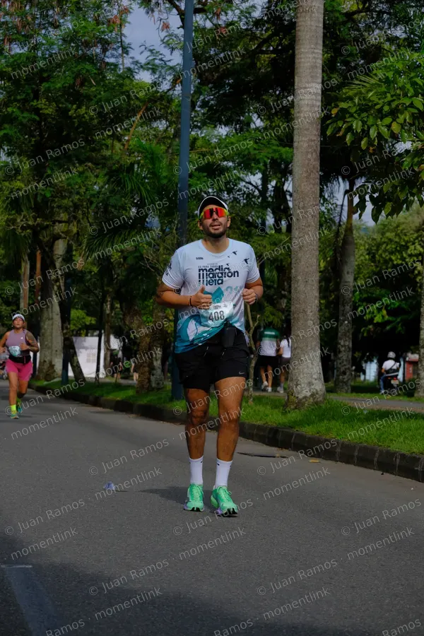 Personas, carrera y niño