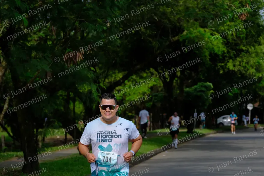Ropa, camiseta y césped