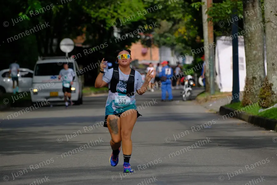 Personas, carrera y carro